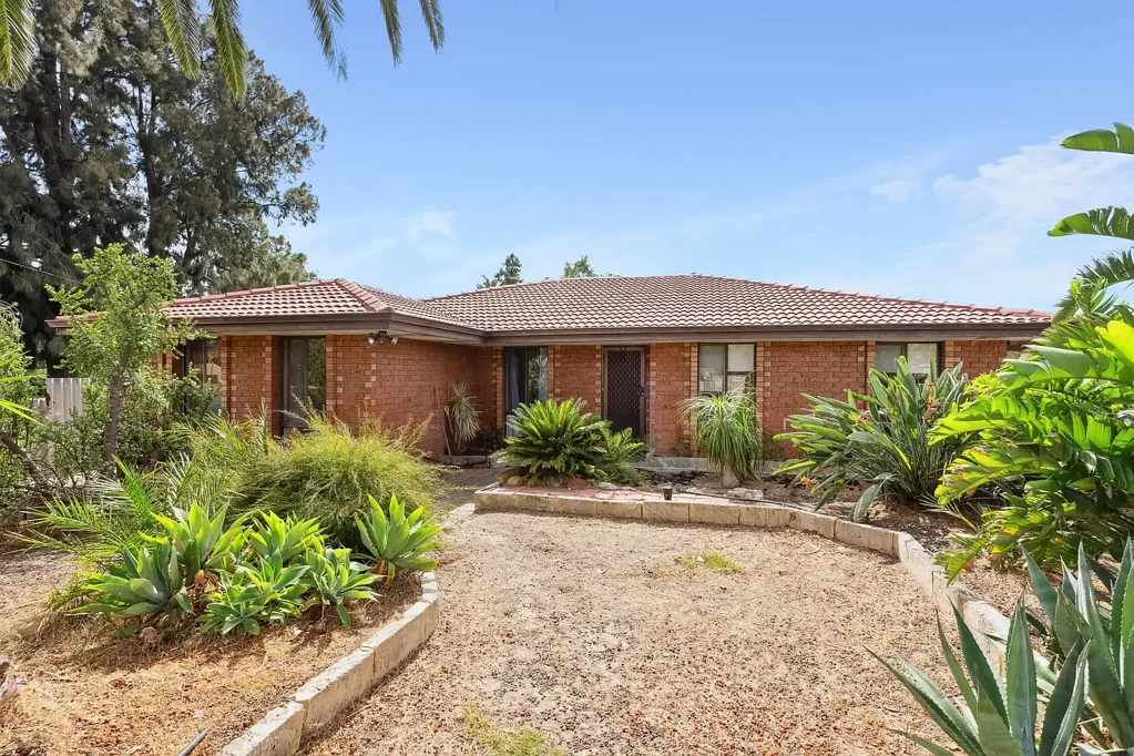 33 Montrose Circle, Camillo, WA 6111