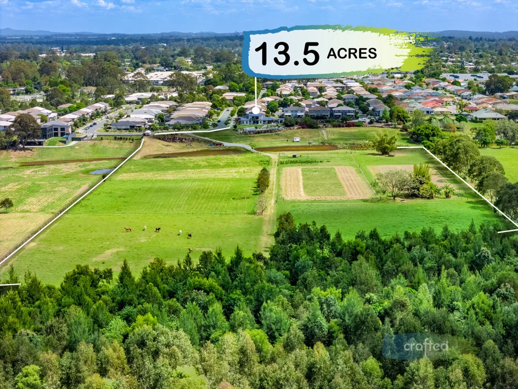 Bethania 4chambre 13 + ACRES - acreage life 🍃 | One-of-a-Kind Logan Acreage - Enjoy the Convenient Residential Lifestyle with a Picturesque Land!