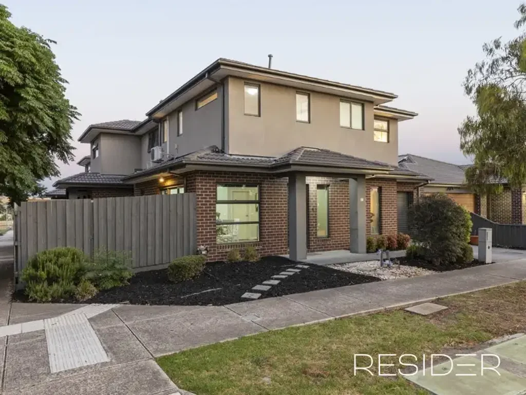 MODERN 3 BEDROOM TOWNHOUSE