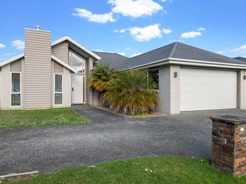45 Harrowglen Drive, Albany, North Shore City