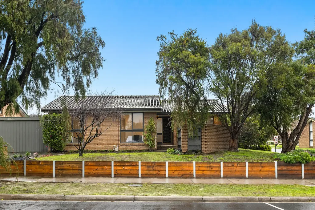 Parkdale 3कमरा RENOVATED BAYSIDE LIVING WITH EFFORTLESS APPEAL