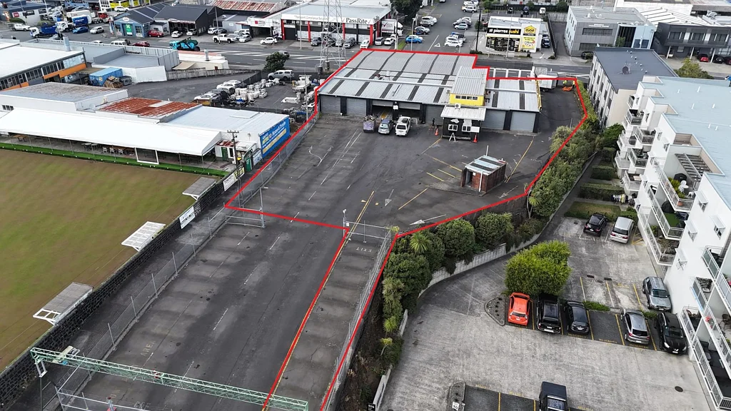 Onehunga Available now! Sizeable yard and workshop