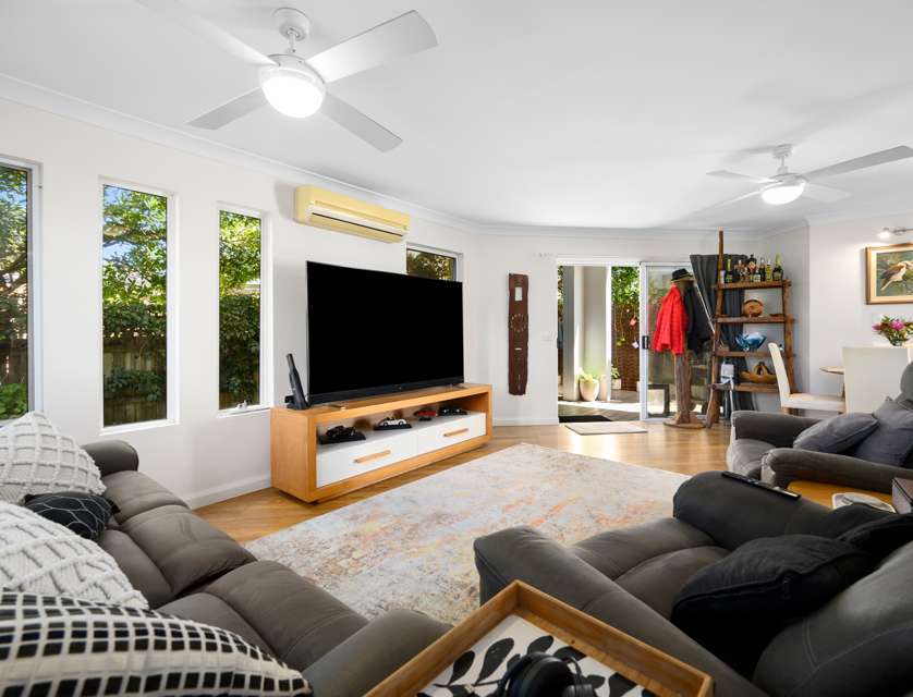 2/17 Thelma Avenue, Biggera Waters, QLD 4216, 2 Bedrooms, 2 Bathrooms, Unit