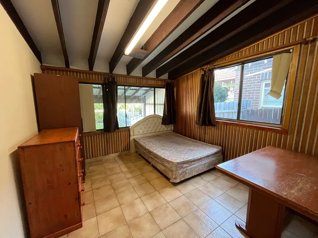 Spacious Bedroom for Rent