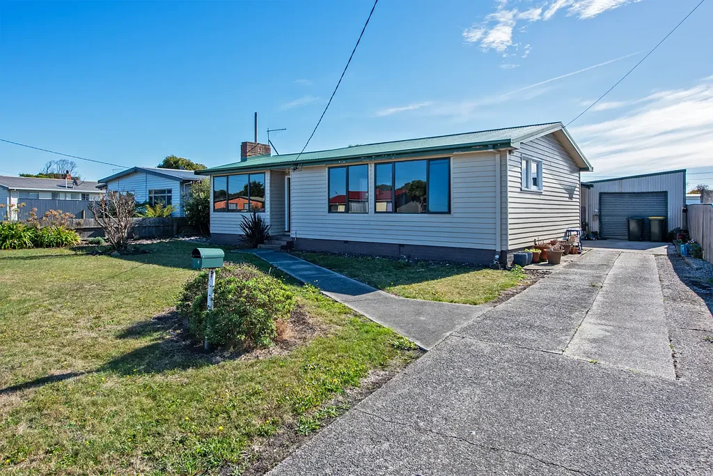 Smithton 3 Bedroom Affordable First Home 2 Living areas