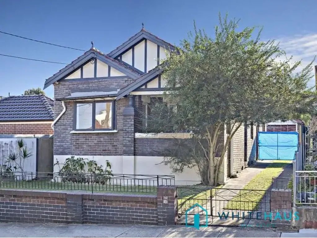 ROOM FOR LEASE BOARDING HOUSE  Single person $300 (couple $375PW)