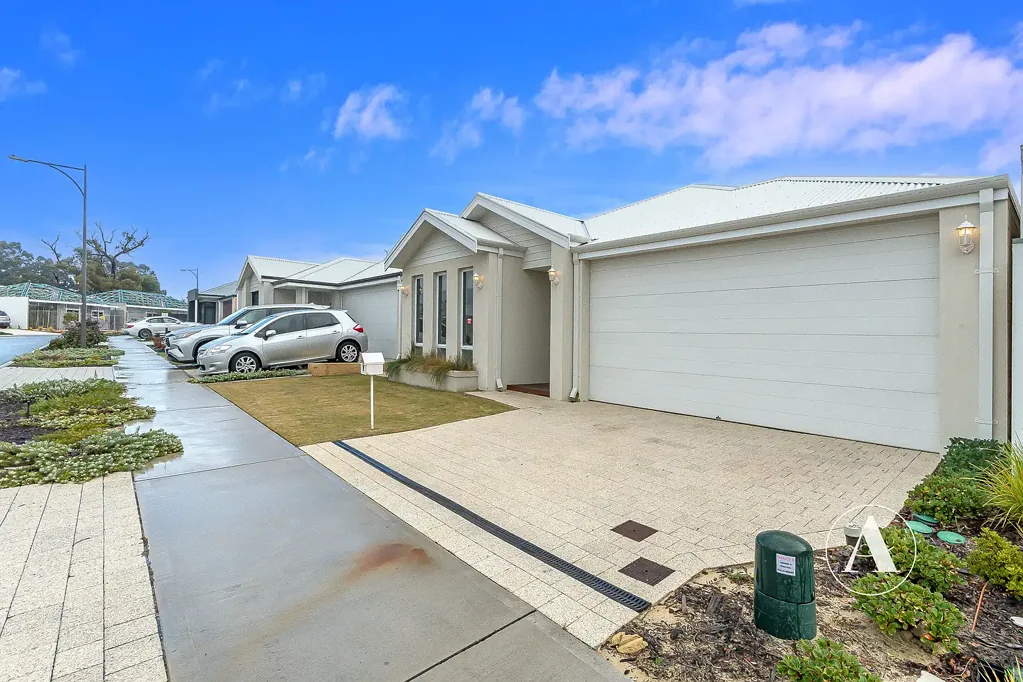 MODERN FAMILY LIVING IN SOUGHT-AFTER TREEBY