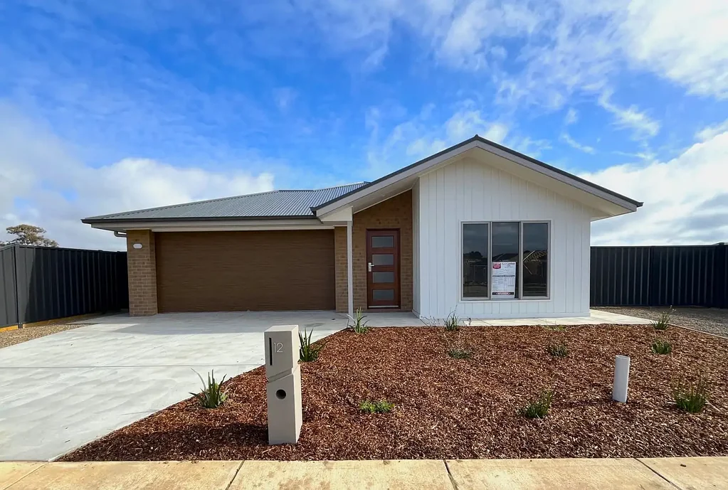 BRAND NEW HOME WITH GARDENER INCLUDED