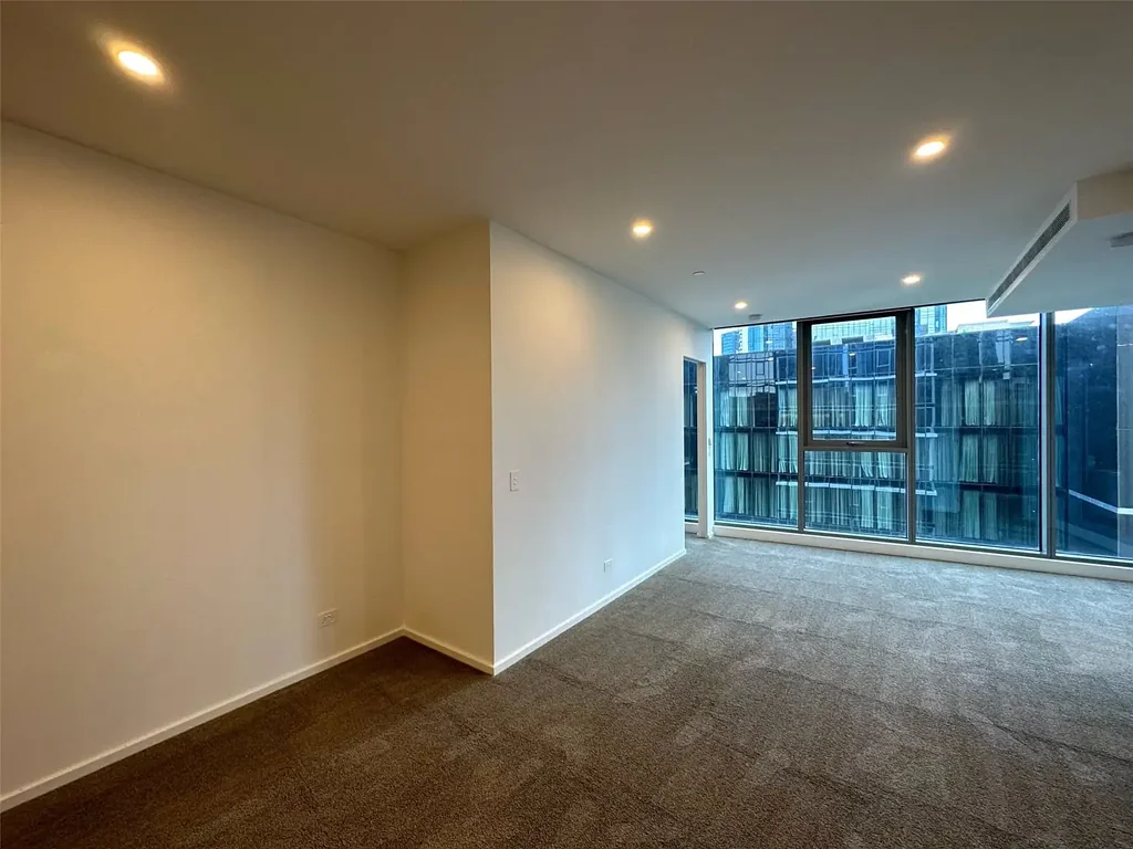 UNFURNISHED MODERN TWO BEDROOM APARTMENT LOCATED IN HEART OF SOUTHBANK