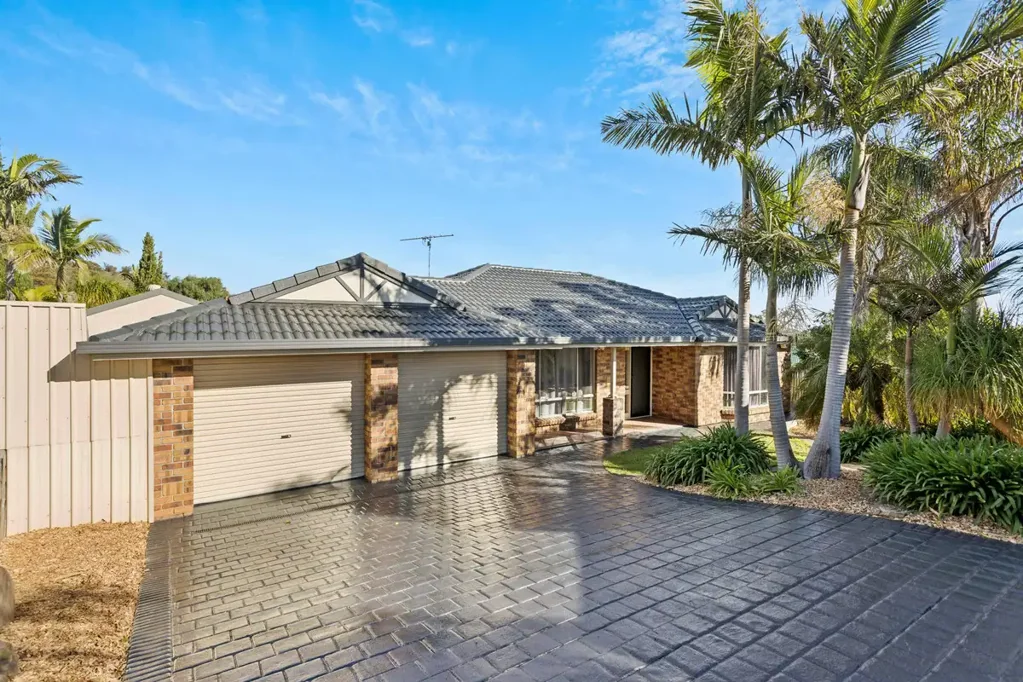 Hillbank 4房  Expansive Family Entertainer in Quiet Court!