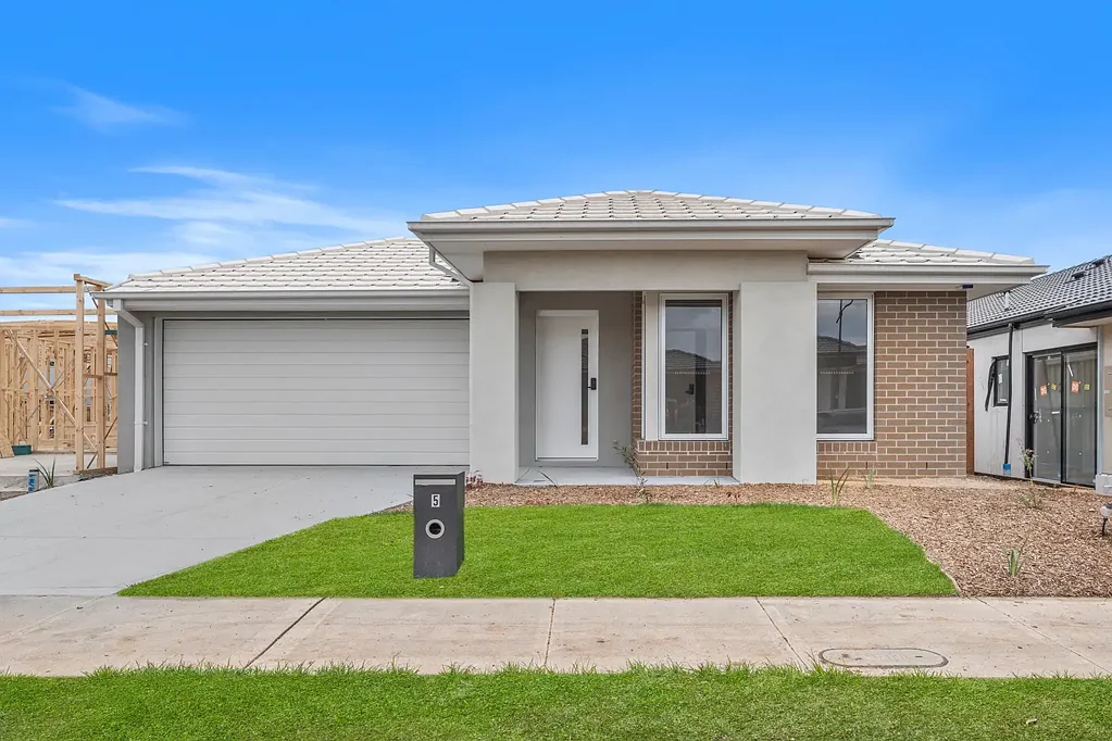 Luxury Family Home with 4 Bedrooms, 4 Bathrooms & Exceptional Space