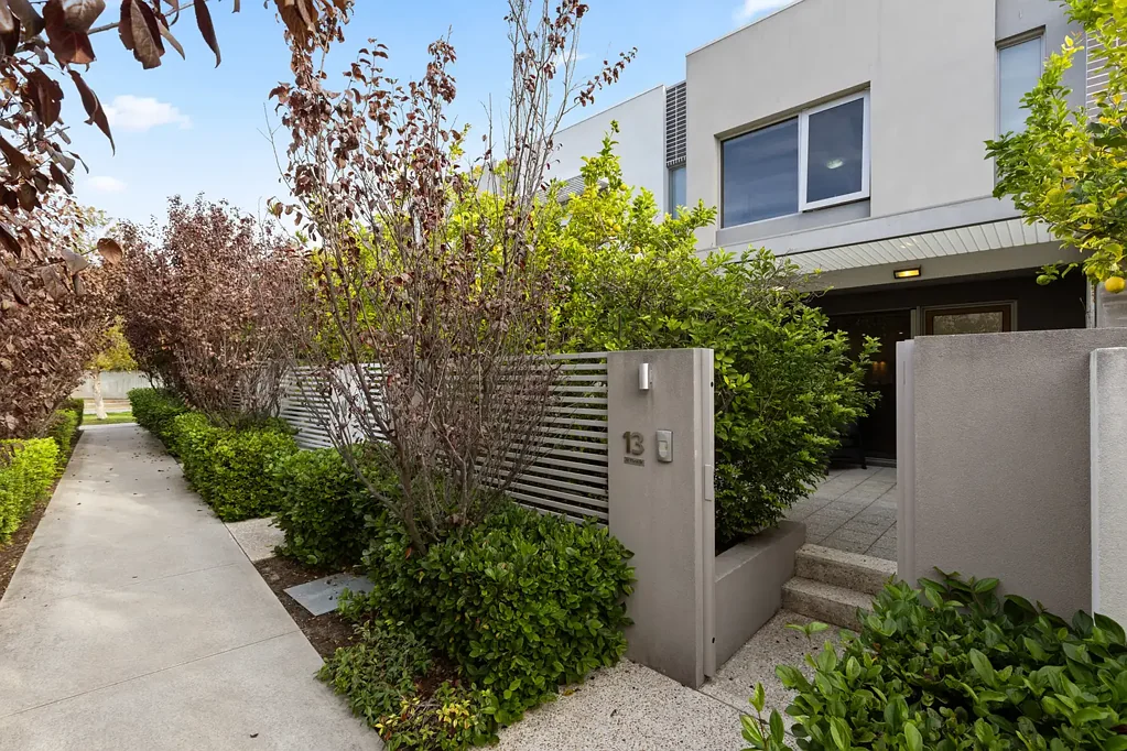 Wembley 2 Bedroom STYLE, COMFORT AND CONVENIENCE!