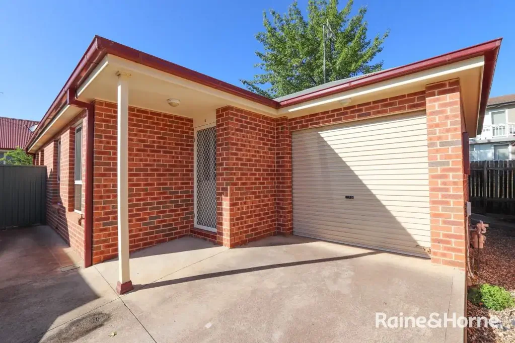 2 Bedroom Villa Close to CBD - Available 10.8.26