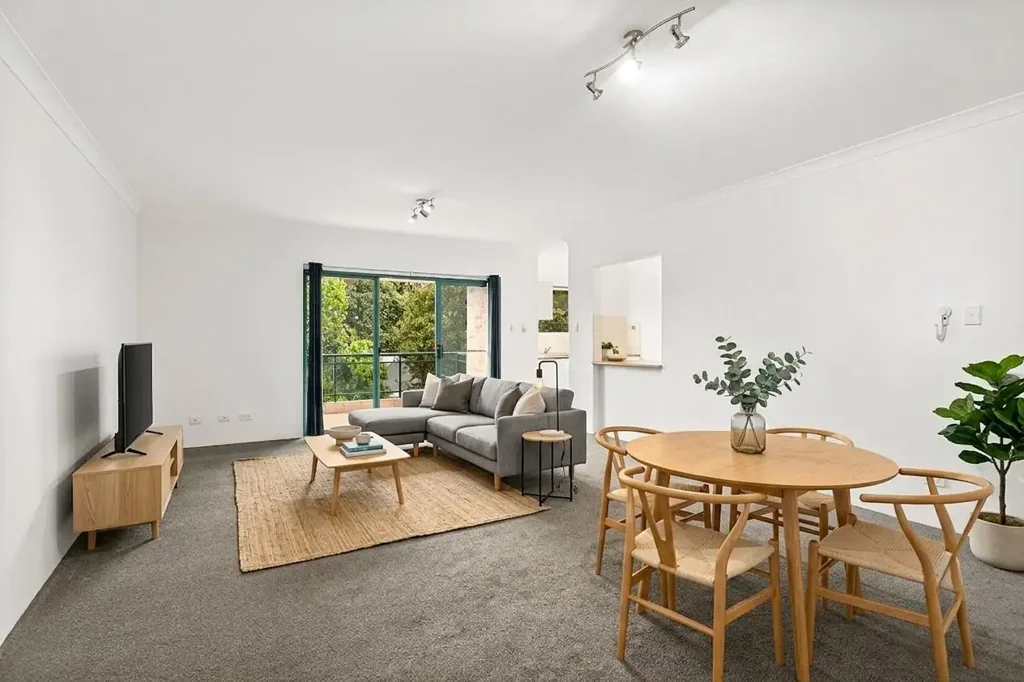 Top Floor Apartment In Idyllic Position