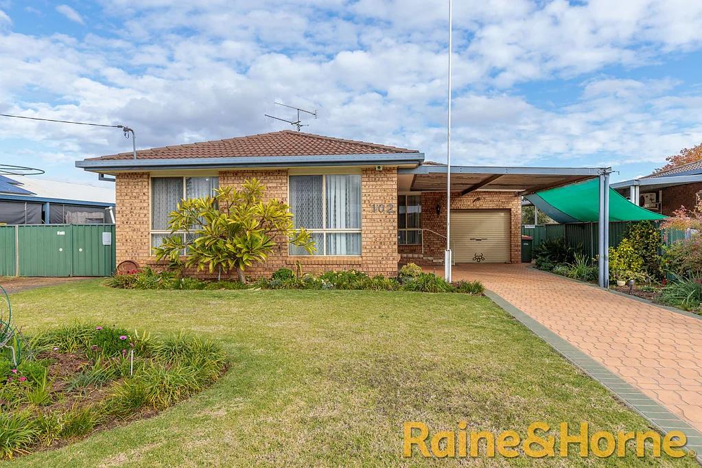 102 Wattle Crescent, Narromine, NSW 2821