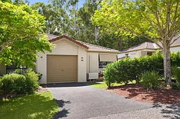 118/590 Pine Ridge Road, Coombabah