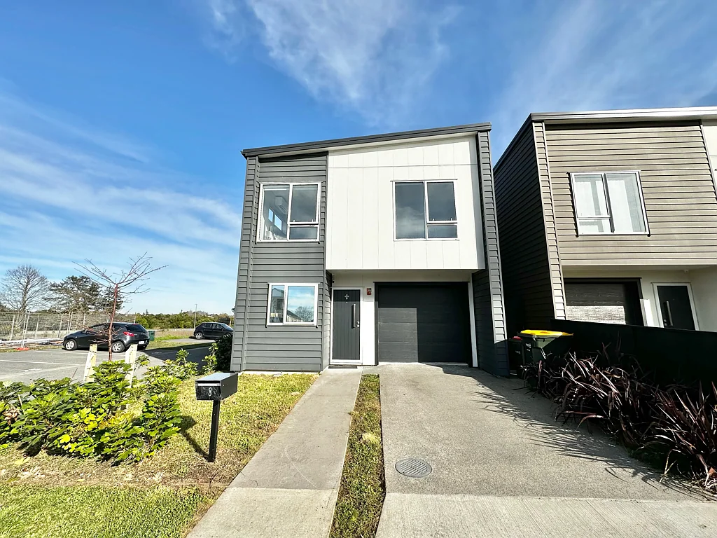 3 DBL BEDS, 1 FULL BATH + GUEST, INTERNAL GARAGE