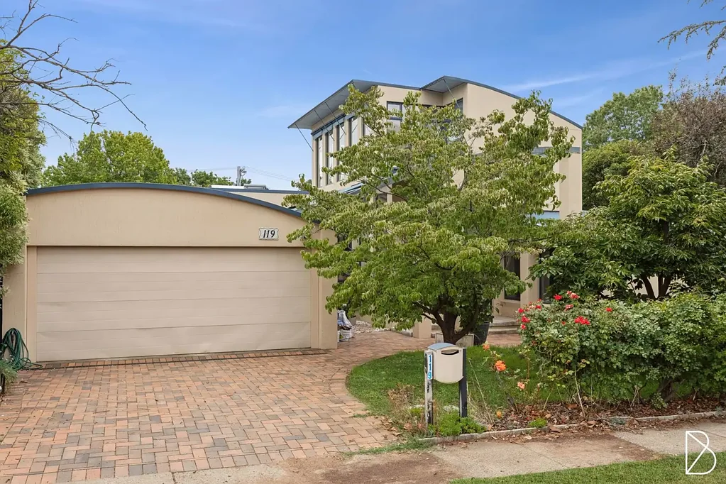 Spacious Family Living with Stunning Entertainer's Backyard