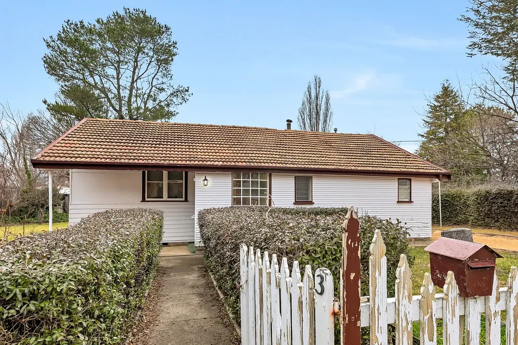 Berridale 3ਬੈੱਡਰੂਮ Charming Renovation Opportunity in Berridale