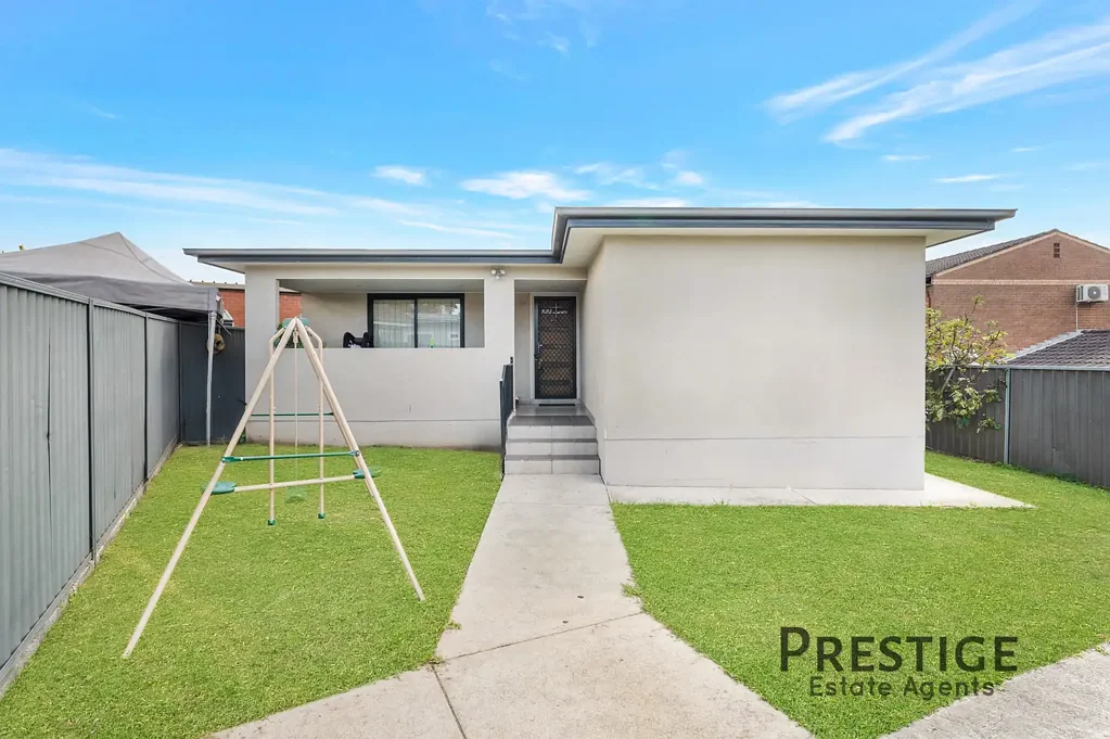 Freshly Painted Granny Flat in Prime Smithfield Location - Ready to Move In!