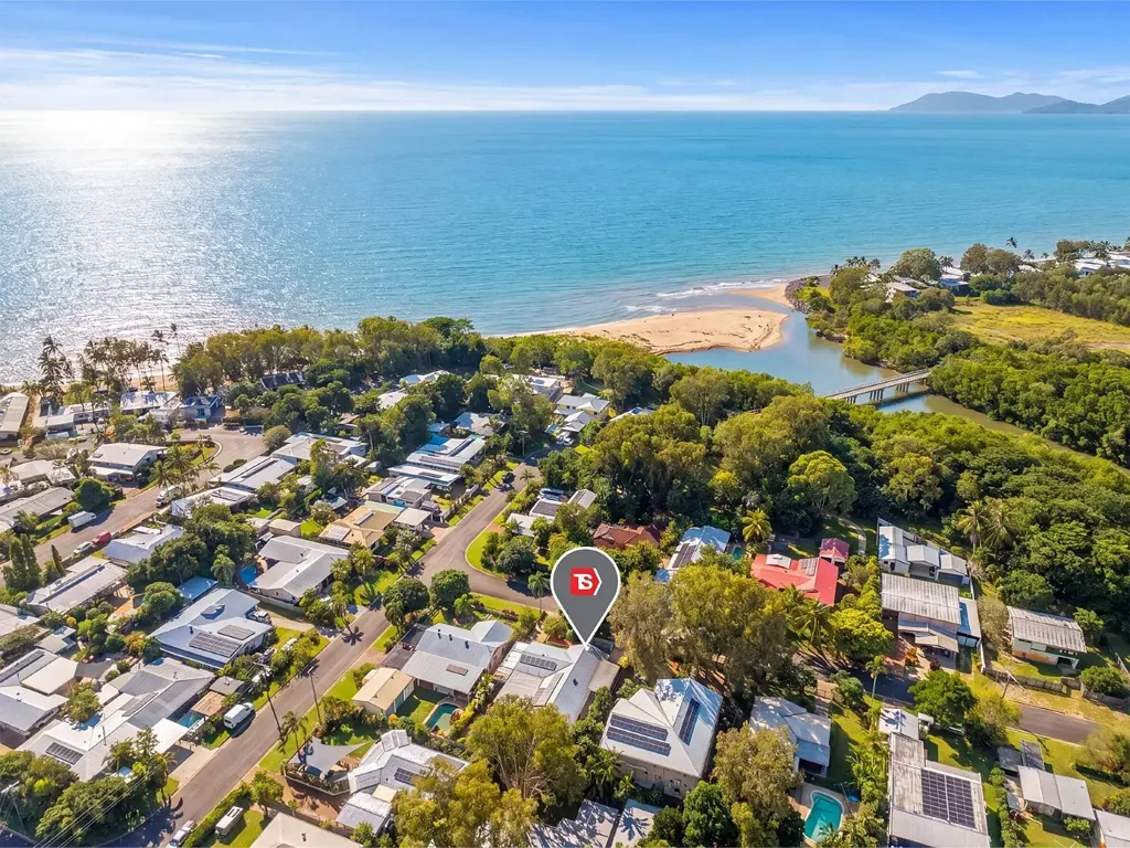 Holloways Beach 4房  Coastal Family Living Just Steps to the Beach