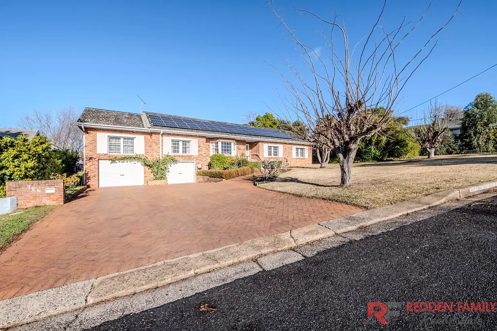 Dubbo 5 Bedroom Grand Family Retreat & Entertainers Dream!