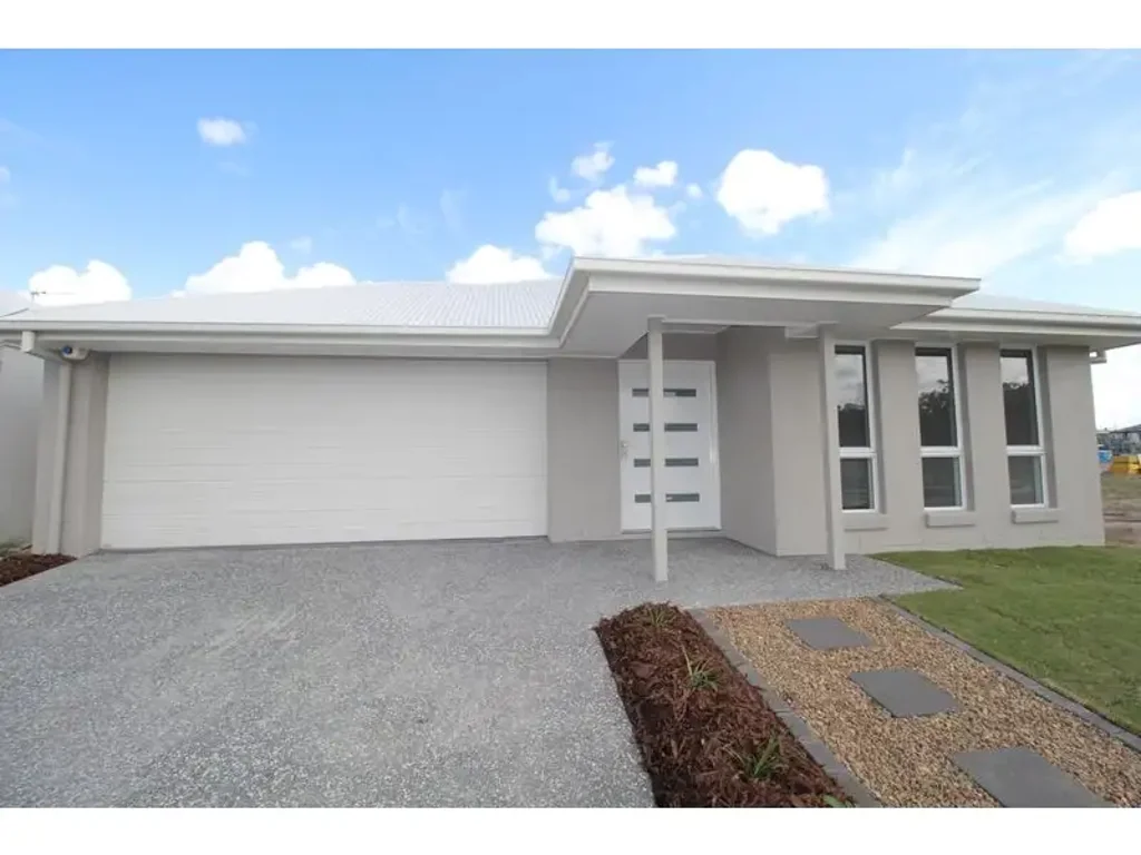 Stylish Family Living in Peaceful Pallara Pocket