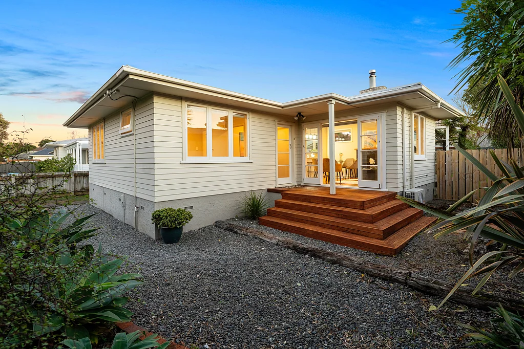 Avondale 3Moenga Classic Kiwi Bungalow with Sleepout and More...