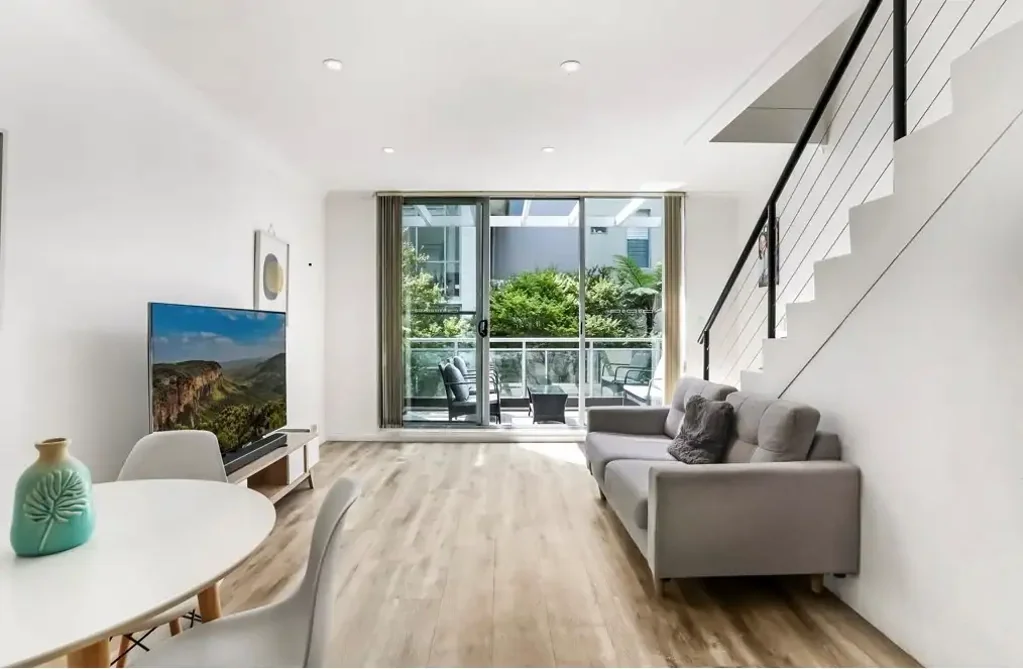 Dual level apartment in the heart of Waterloo!