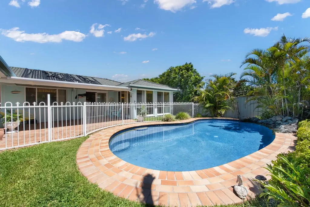 Long Jetty 3ห้องนอน Single Level Beachside Home - So Much Potential - Whisper Quiet Location