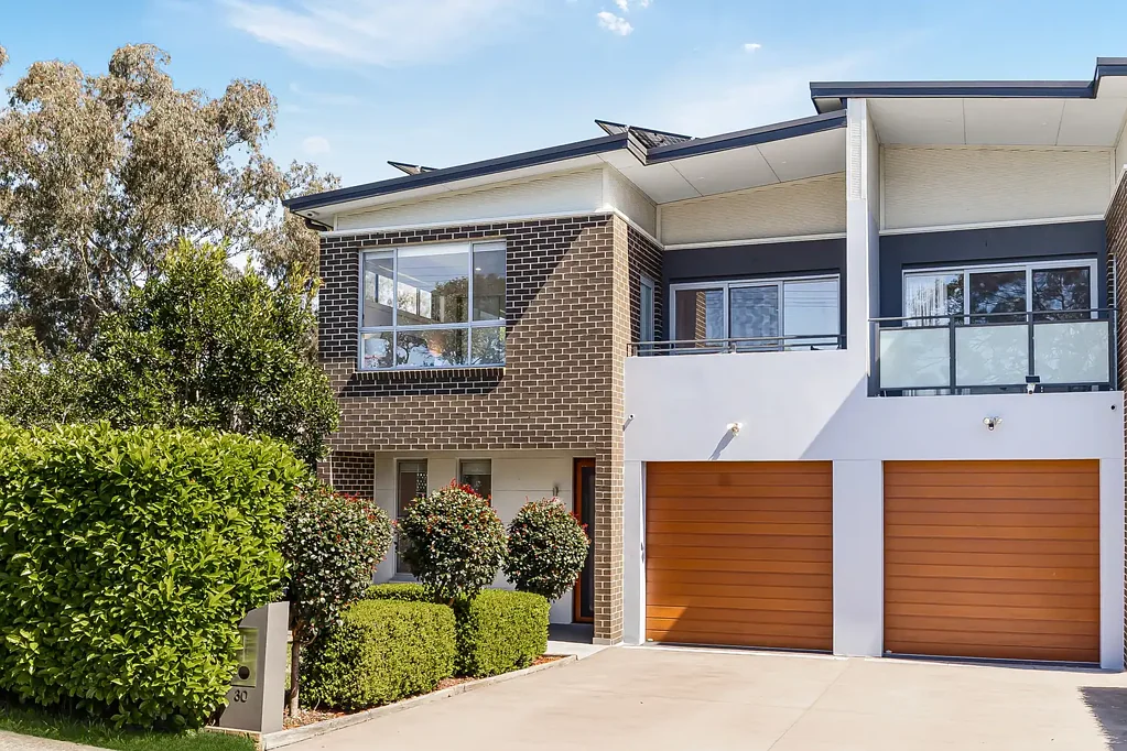 Rydalmere 5ਬੈੱਡਰੂਮ Contemporary Comfort Meets Convenience