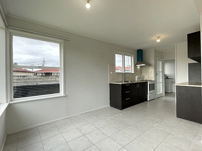 3 BEDROOM - BRAND BATHROOM - LARGE SHED