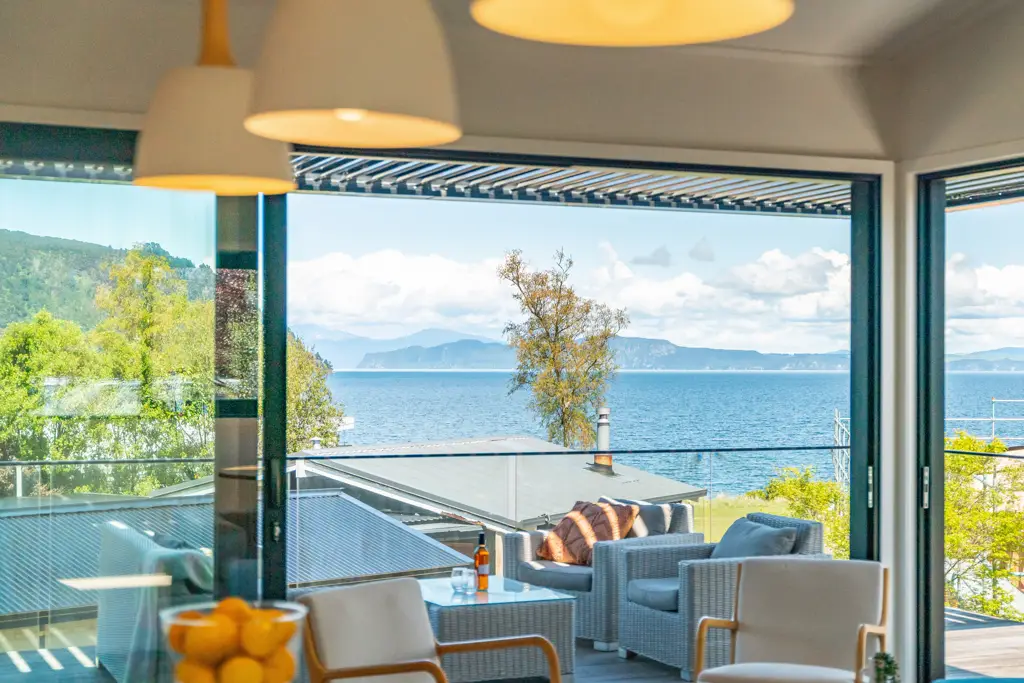 Kinloch 3房  Stylish Living with Stunning Lake Views