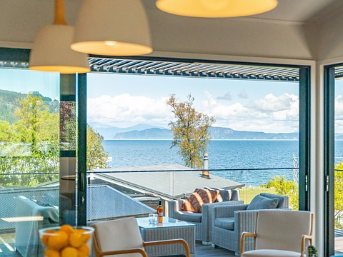 Kinloch 3房  Stylish Living with Stunning Lake Views