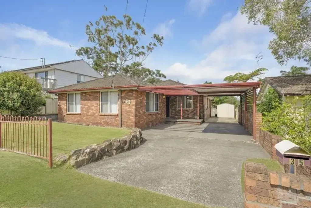 35 McCrea Boulevard, San Remo, NSW 2262