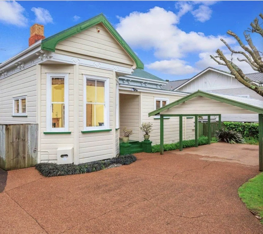 4 bedrooms house in double grammar zone !!!