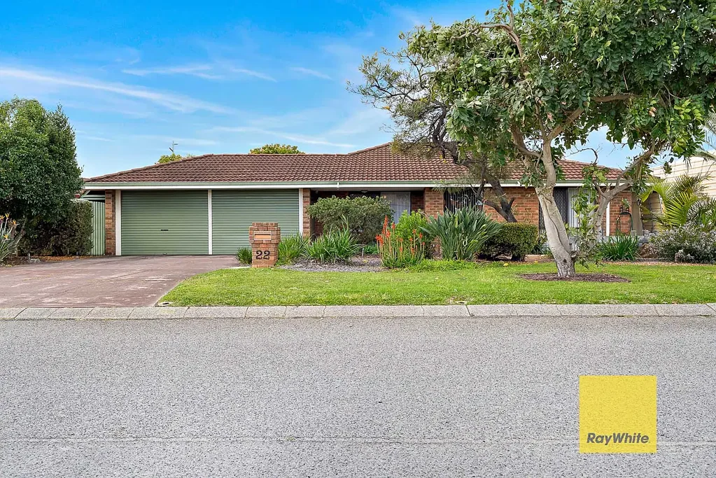 Thornlie 4房  A Practical Family Home With More Than Meets The Eye