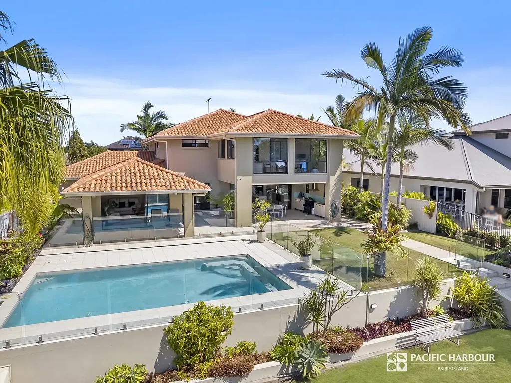 Banksia Beach 4 Slaapkamer LUXURY WATERFRONT LIVING