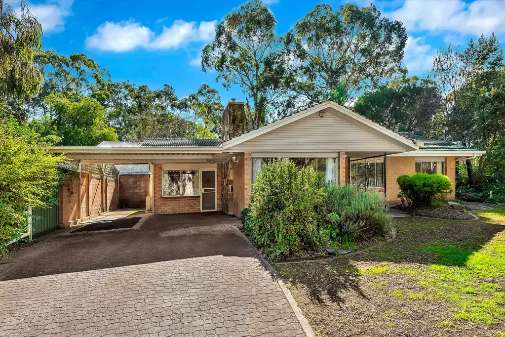 Spacious 3 Bedroom Home in Fairview Park