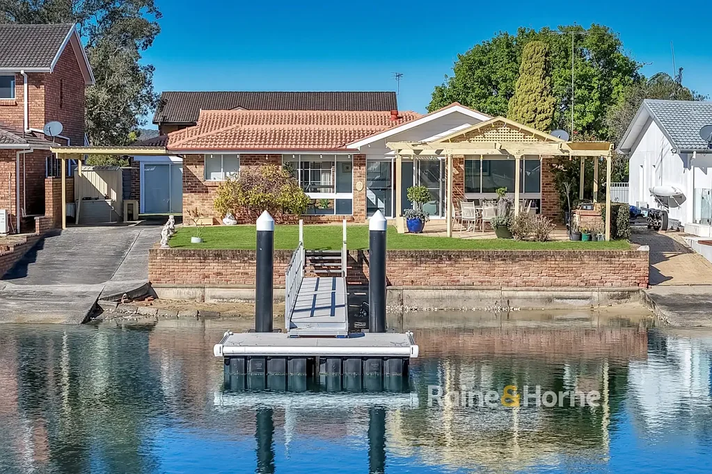 St Huberts Island 4ਬੈੱਡਰੂਮ Rare Waterfront Opportunity - Single-Level Living with Private Jetty & Beach Access