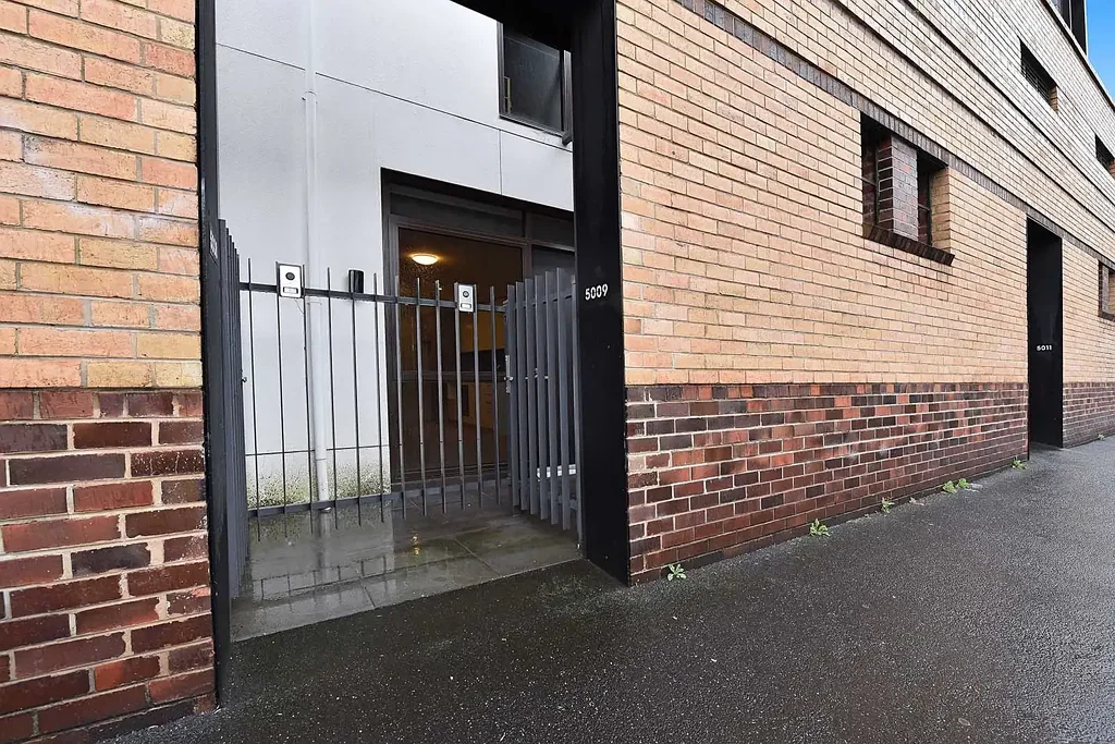 Brunswick East 1ਬੈੱਡਰੂਮ Stylish Ground Floor Apartment with Street Frontage!