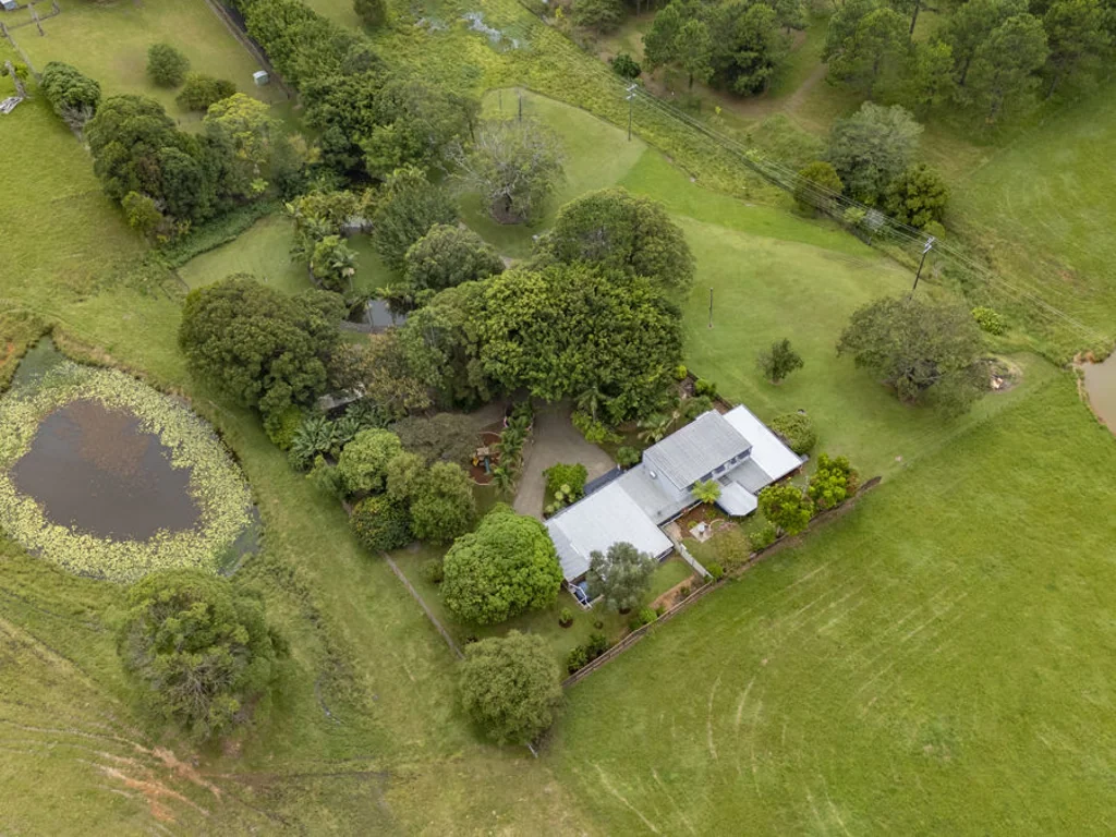 Boambee 7 Bedroom A Rural Sanctuary - Dual Living - Minutes from the Coast...