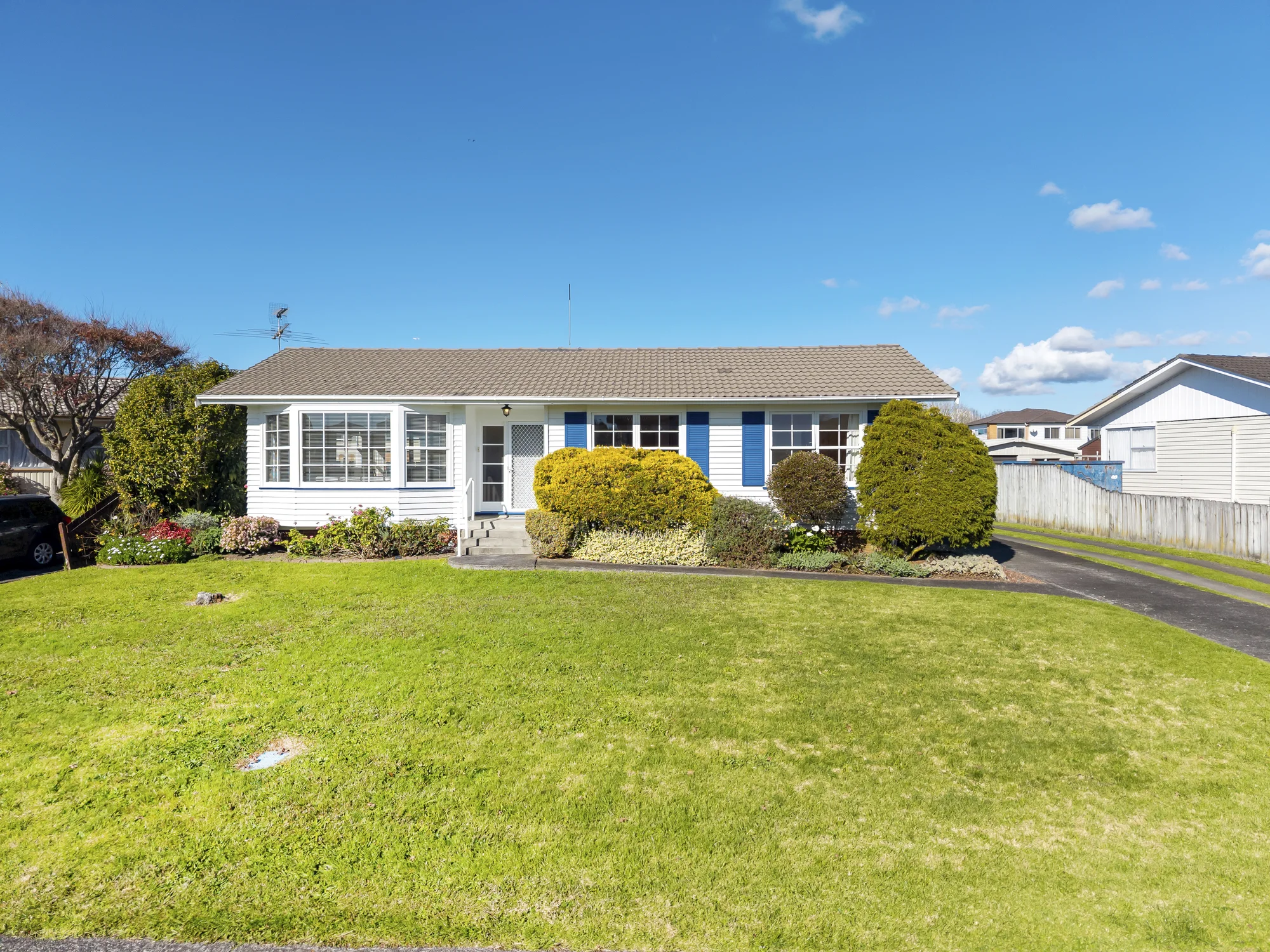 Pakuranga Heights 4Kwarto Stunning Solid Family Home with Potential