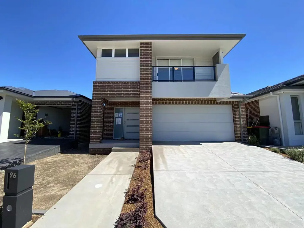 5 Bedroom Residence in Marsden Park with guest/parents room downstairs for added convenience!