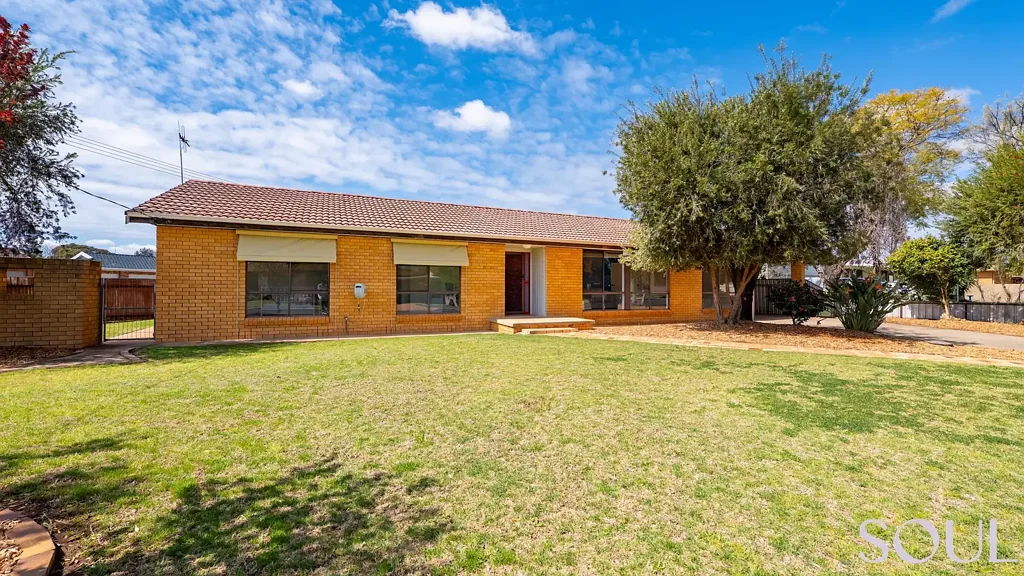 6 Chilvers Place, Griffith, NSW 2680