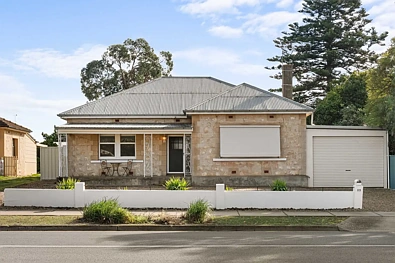 Murray Bridge 3Moenga Mid-Century Charm, Modern Comfort