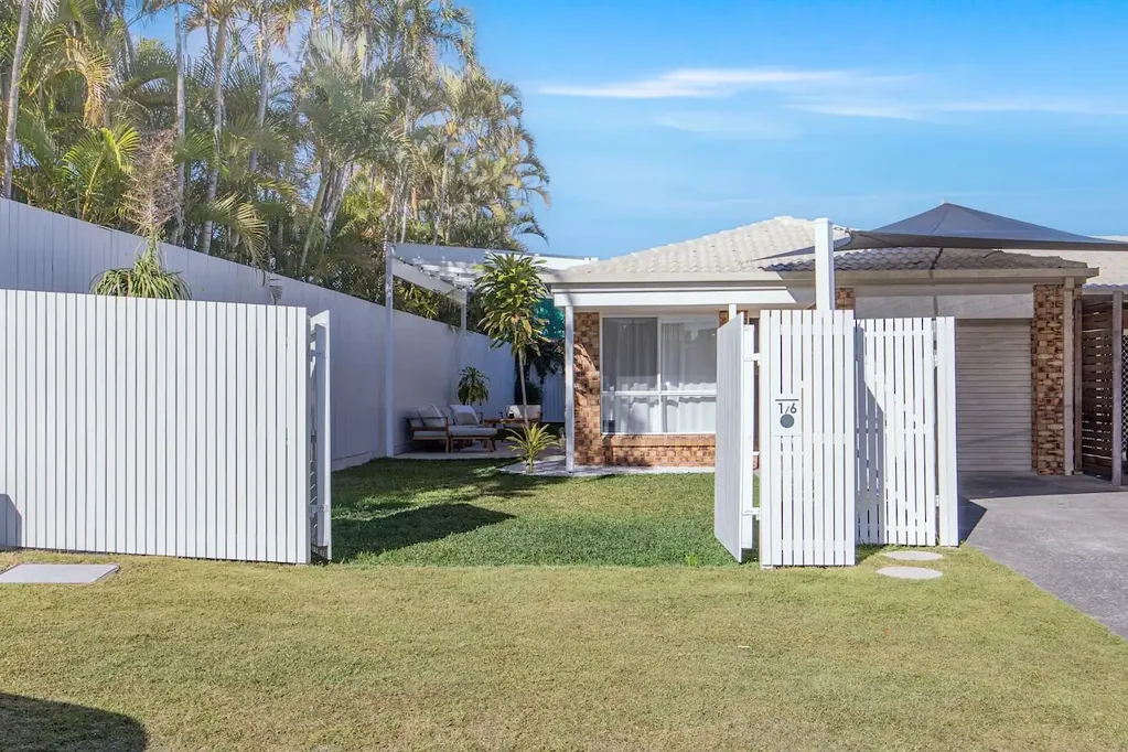 Coombabah 3房  YOUR “TURN KEY” SHOWCASE HOME