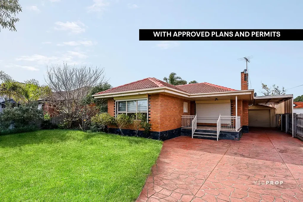 Fawkner 4ห้องนอน Move In, Invest or Develop – Spacious 4-Bedroom Home with Approved Plans & Permits