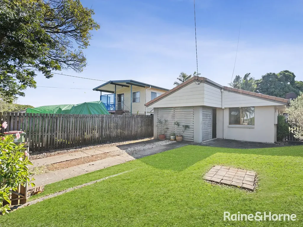 Cute and cosy in the heart of Redland Bay
