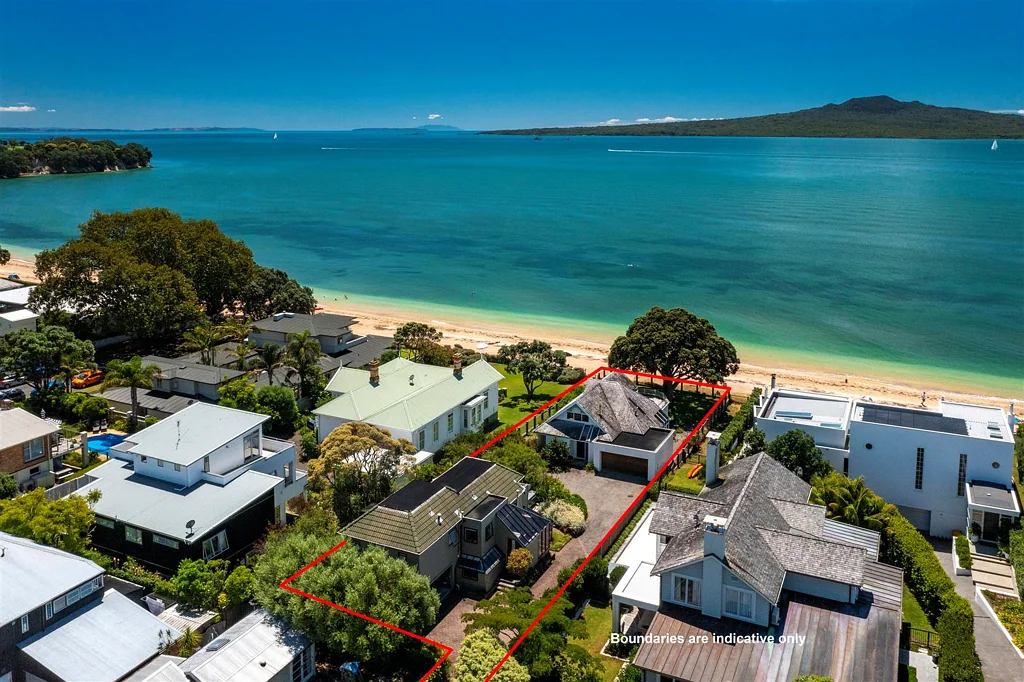 Devonport 6房  Beachfront Redevelopment Opportunity - 2 Titles